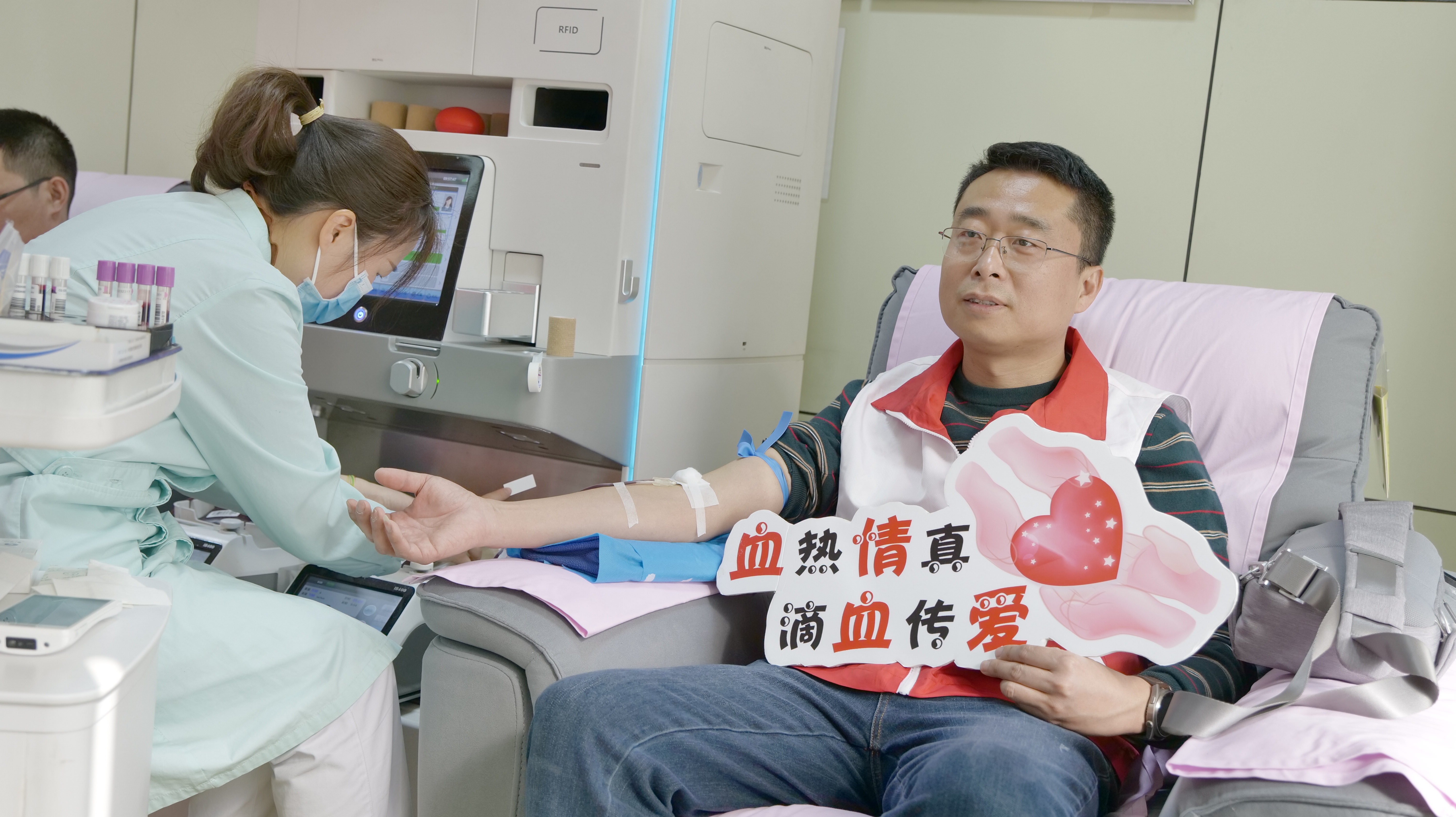 献青春热血 筑大爱长城 (5).jpg 献青春热血 筑大爱长城 (5).jpg