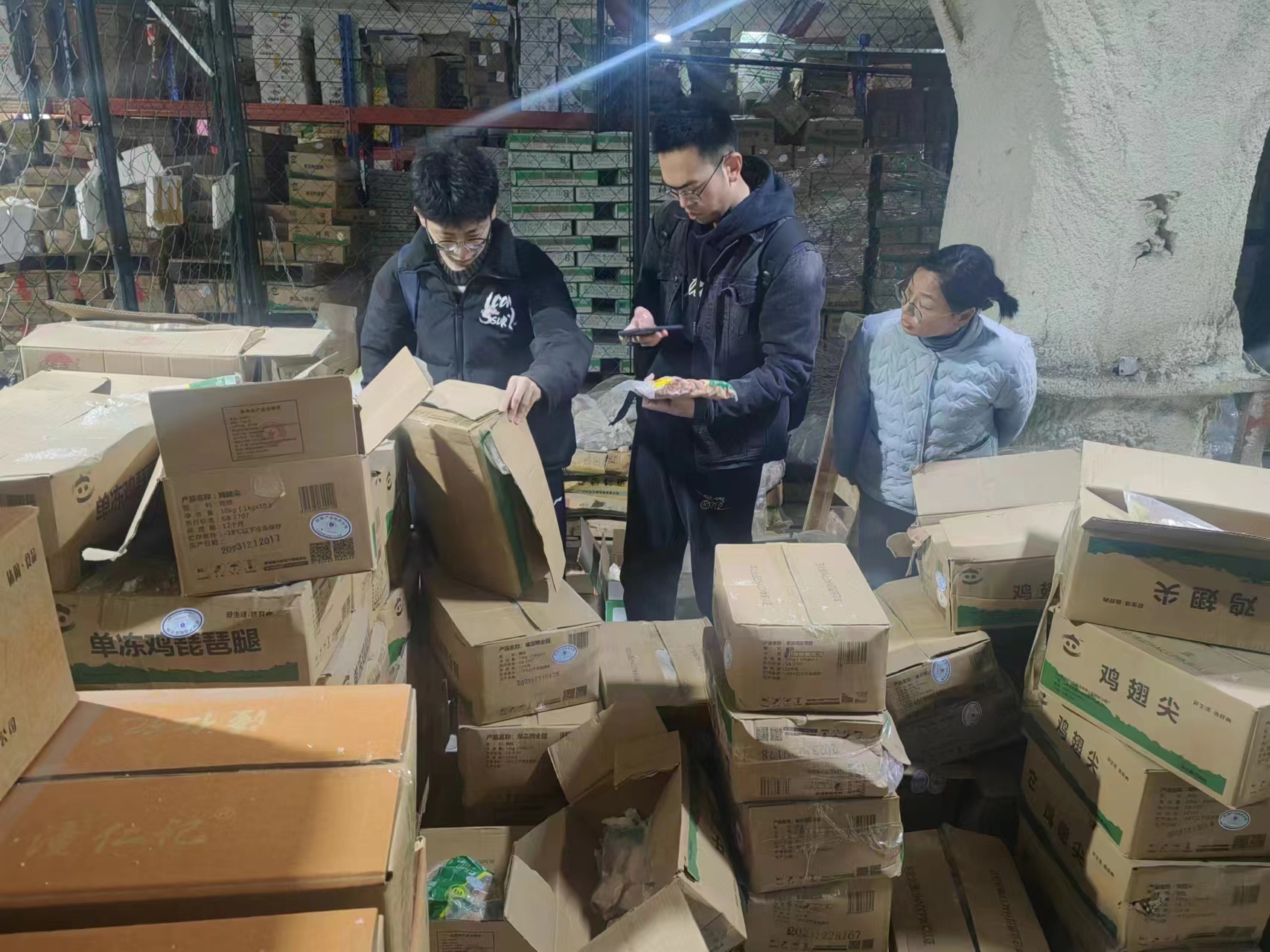 打假现场-3.jpg 打假现场-3.jpg