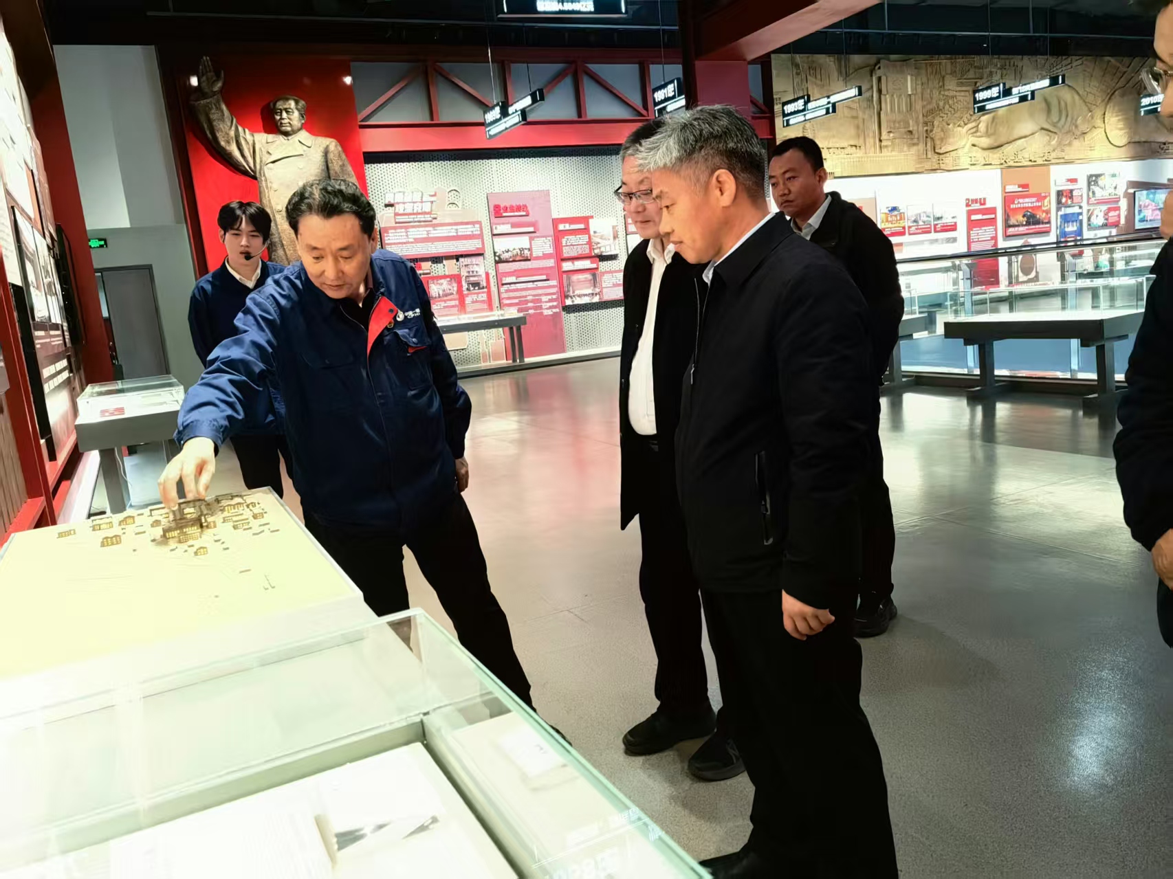 展览馆参观 (1).jpg